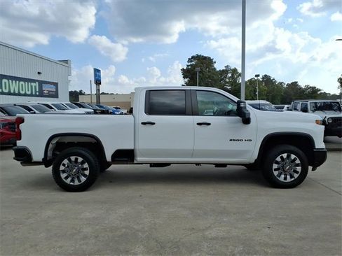 Used 2024 Chevrolet Silverado 2500 Custom w/ Custom Convenience Package image 9