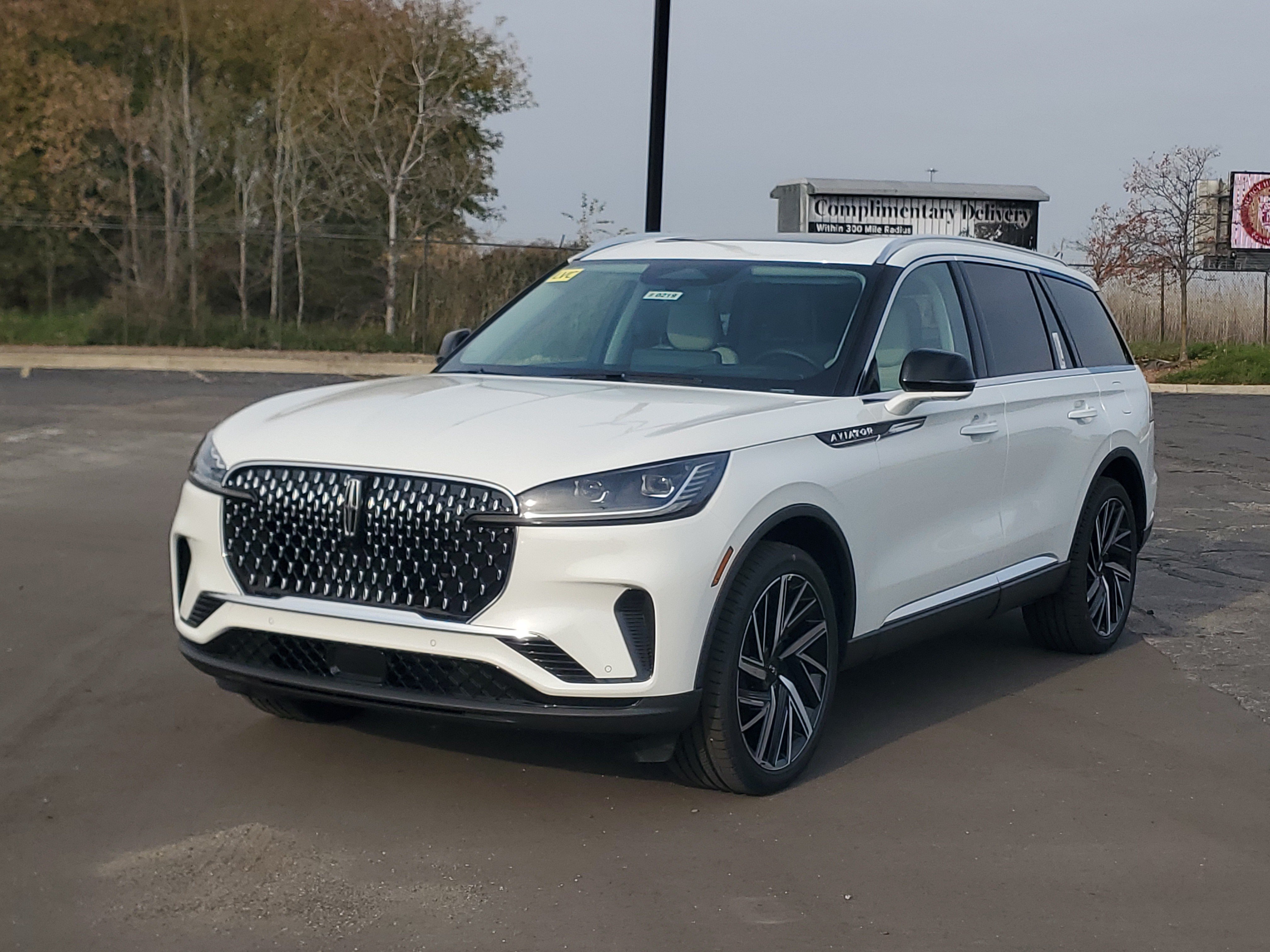 New 2027 Lincoln Aviator Reserve AWD/4WD image 2