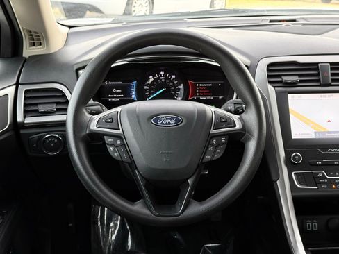 Used 2020 Ford Fusion SE FWD image 24