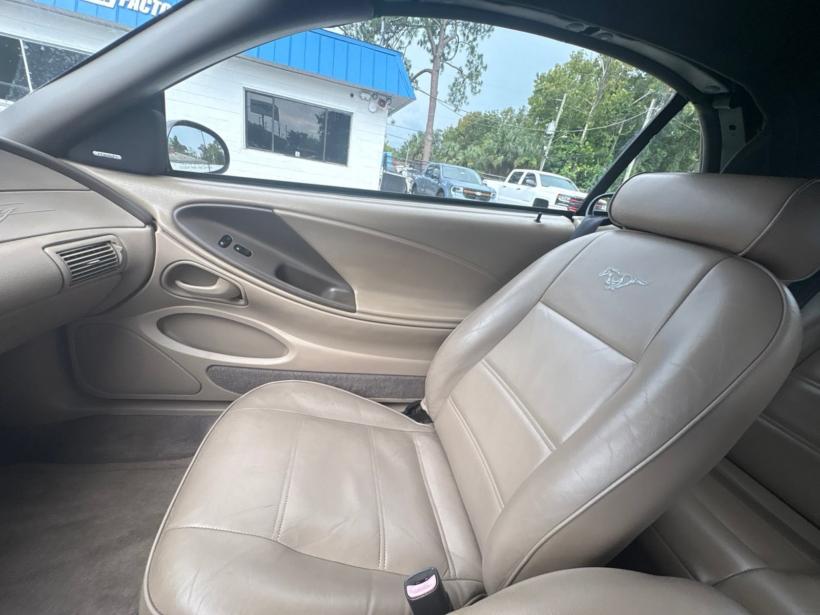Used 2002 Ford Mustang Convertible RWD image 27