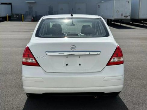 Used 2011 Nissan Versa 1.8 S FWD image 3