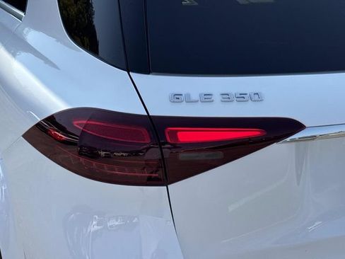 Used 2024 Mercedes-Benz GLE 350 4MATIC image 11
