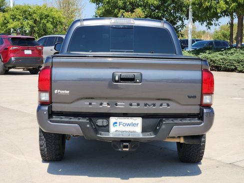 Used 2021 Toyota Tacoma TRD Sport w/ TRD Premium Sport Package AWD/4WD image 6