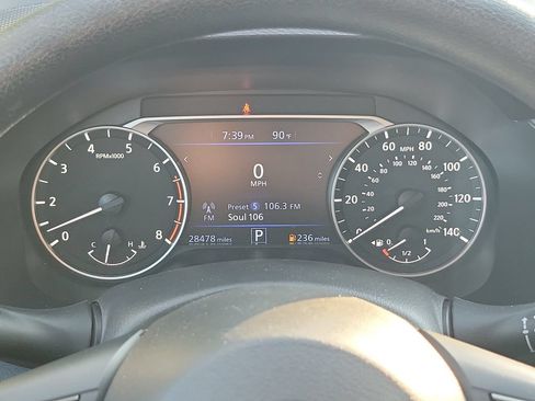 Used 2025 Nissan Altima 2.5 SV FWD image 24