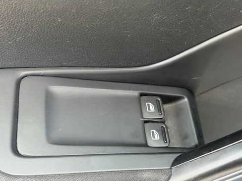 Used 2019 Volkswagen Beetle 2.0T S FWD image 24