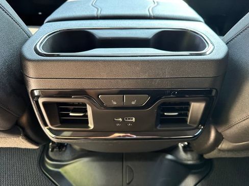Used 2023 GMC Sierra 1500 AT4 w/ Technology Package AWD/4WD image 20