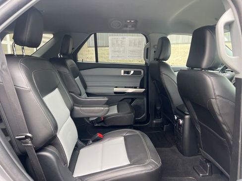 Used 2023 Ford Explorer XLT w/ Equipment Group 202A AWD/4WD image 14