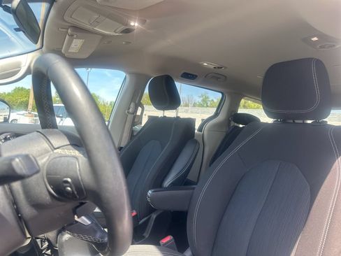 Used 2022 Chrysler Voyager LX FWD image 34