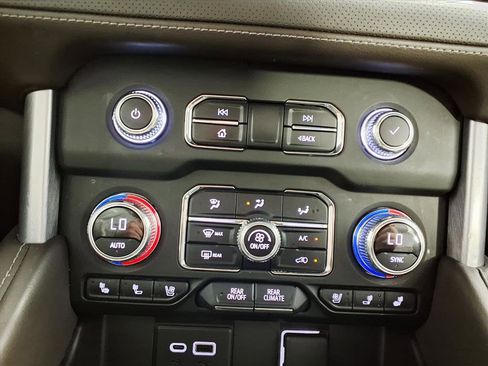 Used 2021 GMC Yukon XL SLT w/ SLT Premium Package image 20