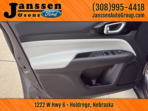 Used 2024 Jeep Compass Limited image 9