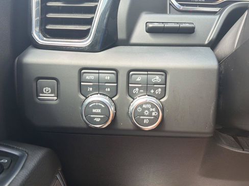 Used 2024 GMC Sierra 1500 Denali w/ Technology Package AWD/4WD image 15