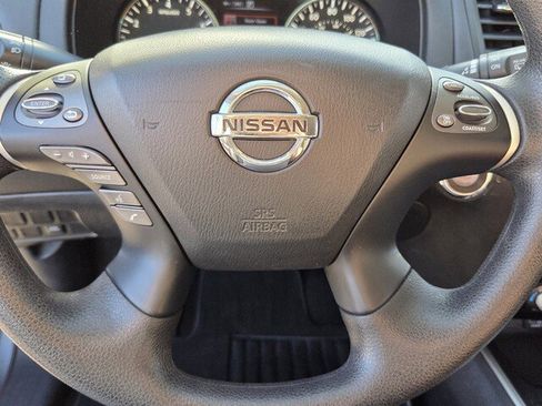 Used 2018 Nissan Pathfinder S image 19