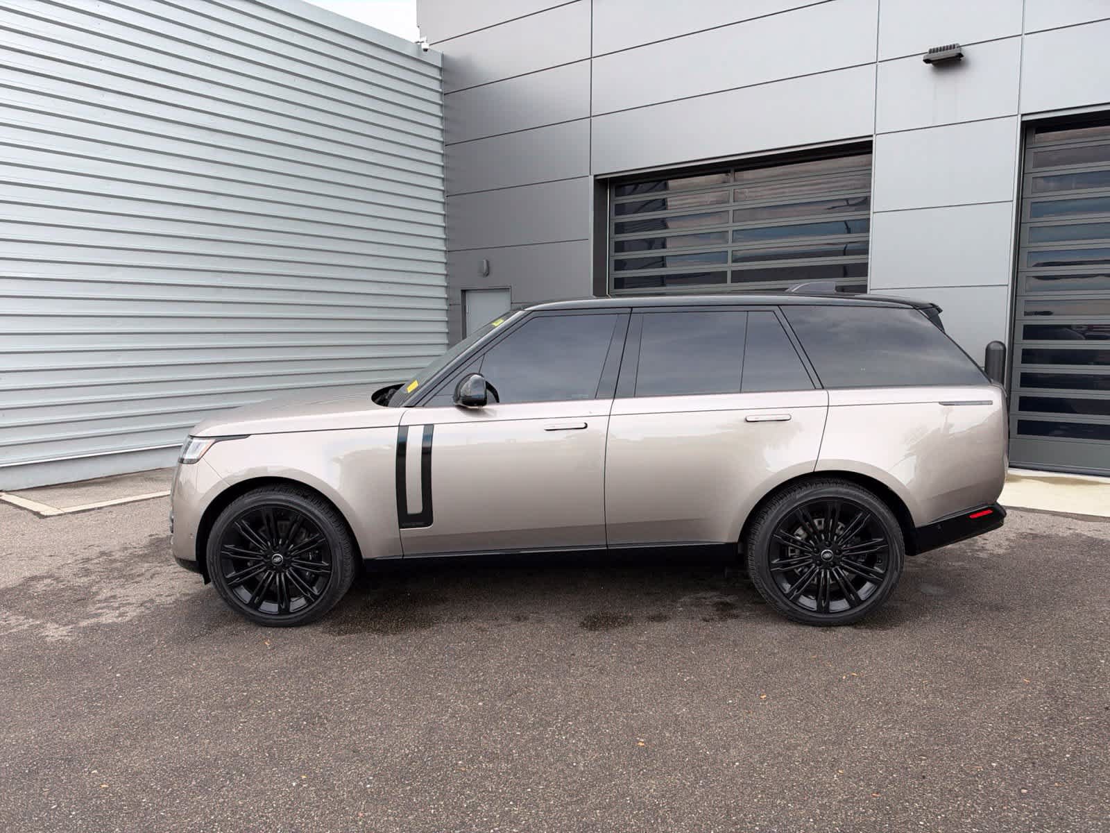 Used 2023 Land Rover Range Rover Autobiography AWD/4WD image 2