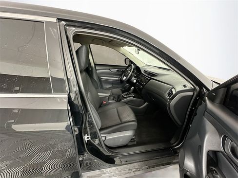 Used 2019 Nissan Rogue S image 25