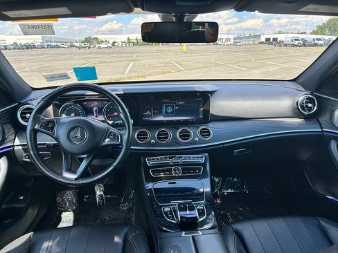 Used 2017 Mercedes-Benz E 300 4MATIC image 17