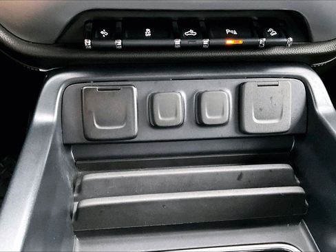 Used 2018 GMC Sierra 1500 SLE w/ SLE Value Package AWD/4WD image 32