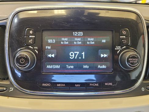 Used 2017 FIAT 500 Lounge FWD image 25
