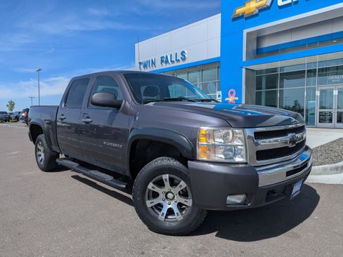Used 2011 Chevrolet Silverado 1500 LT image 1