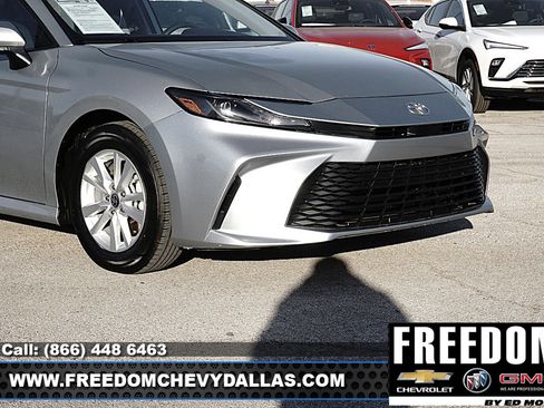 Used 2025 Toyota Camry LE image 38