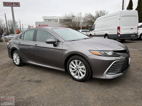 Certified 2023 Toyota Camry LE image 1