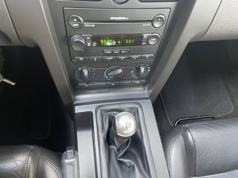 Used 2005 Ford Mustang GT Premium image 13