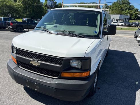 Used 2017 Chevrolet Express 2500 RWD image 2