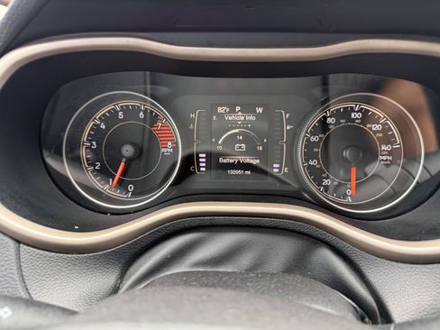 Used 2017 Jeep Cherokee Latitude w/ Comfort & Sound Group FWD image 26