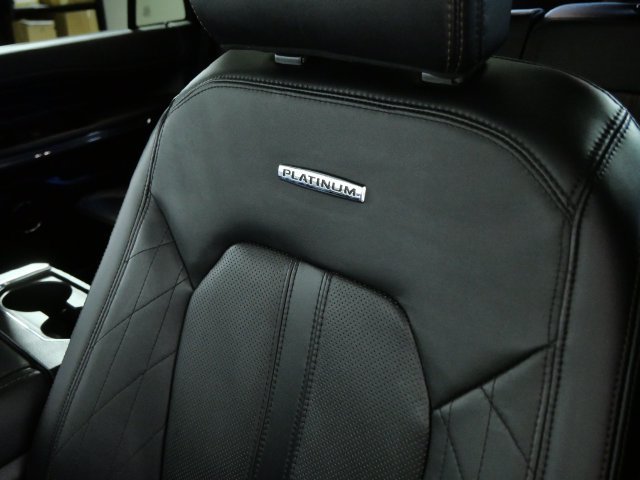 Used 2019 Ford Expedition Platinum AWD/4WD image 17