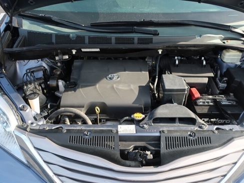 Used 2015 Toyota Sienna XLE Premium image 39