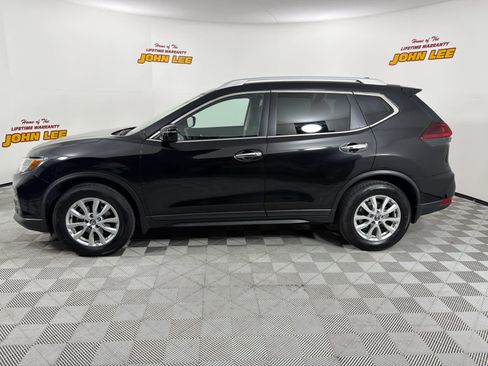 Used 2018 Nissan Rogue SV image 2