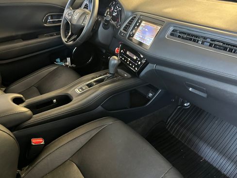 Used 2021 Honda HR-V Touring image 16