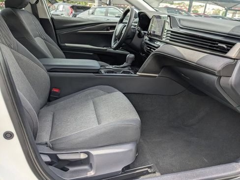 Used 2025 Toyota Camry LE FWD image 28