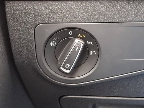 Used 2018 Volkswagen Tiguan SE w/ Front Fog Lights Package image 23