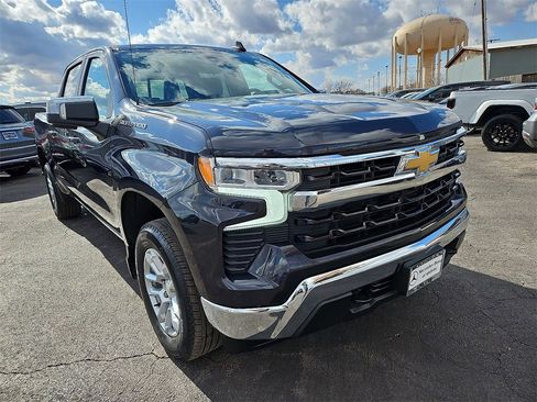 Used 2022 Chevrolet Silverado 1500 LT w/ Safety Package image 11