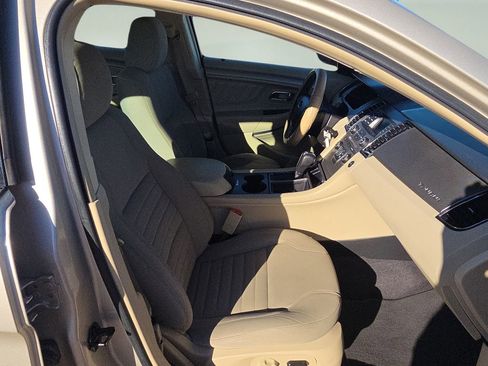 Used 2018 Ford Taurus SE image 25