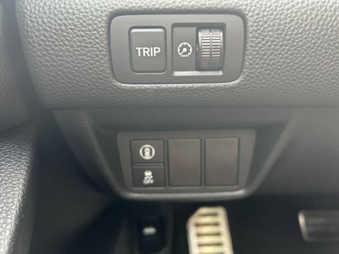 Used 2019 Honda Accord Sport image 12