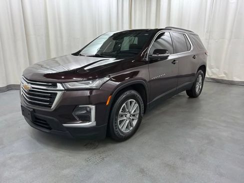 Used 2023 Chevrolet Traverse LT w/ Rear Camera Mirror Package AWD/4WD image 2