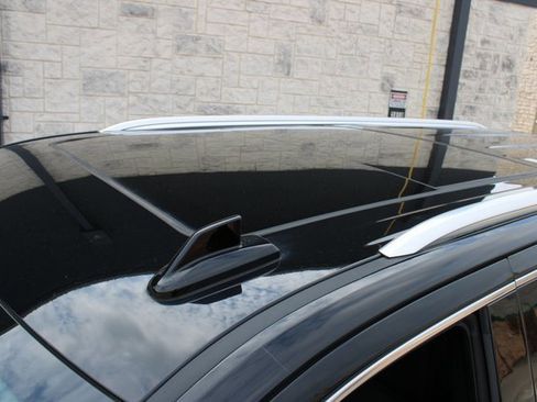 Used 2021 GMC Yukon XL Denali w/ Denali Premium Package image 4