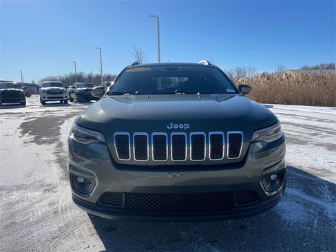 Used 2019 Jeep Cherokee Latitude Plus w/ Cold Weather Group image 10