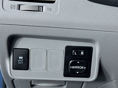 Used 2013 Toyota Corolla LE image 16