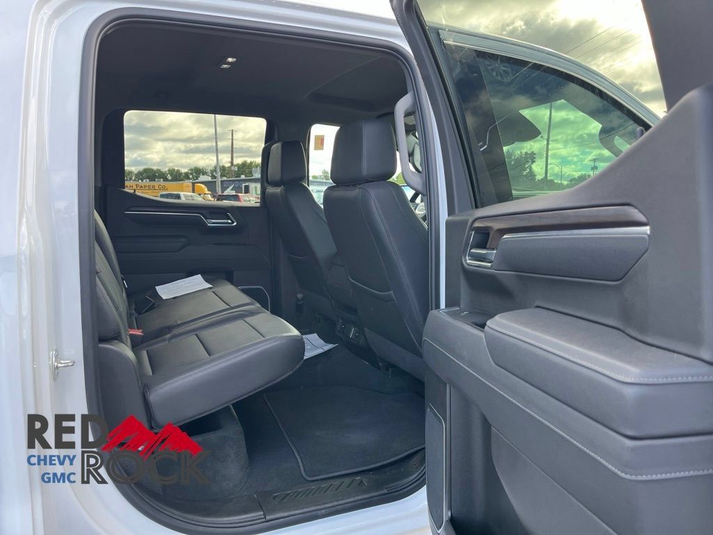 Used 2025 GMC Sierra 1500 SLT AWD/4WD image 13