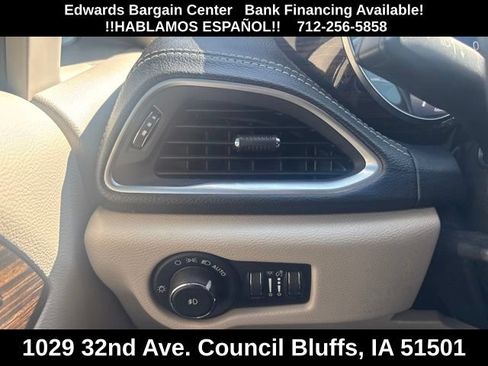 Used 2023 Chrysler Pacifica Limited FWD image 21