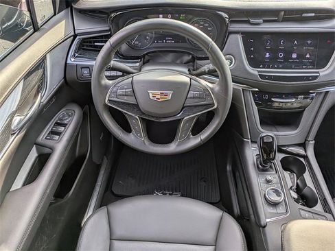 Certified 2022 Cadillac XT5 Premium Luxury w/ Technology Package image 17