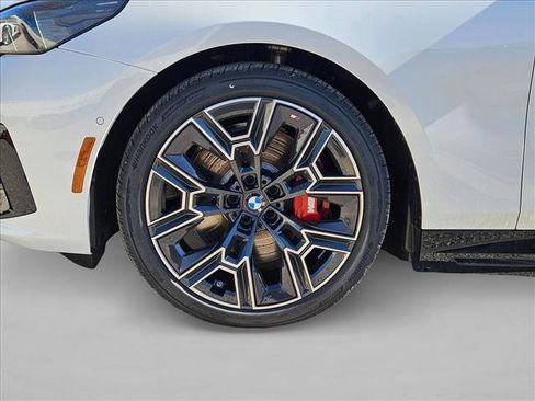 Used 2026 BMW i5 eDrive40 w/ M Sport Package RWD image 9