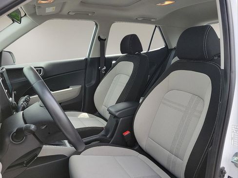 Used 2025 Hyundai Venue SEL FWD image 11