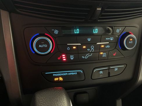 Used 2018 Ford Escape SE w/ SE Sync 3 Package AWD/4WD image 3