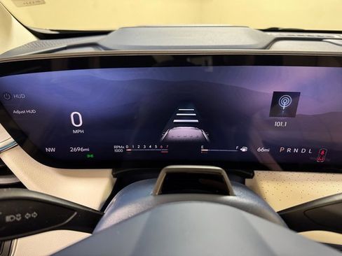 Used 2025 Buick Enclave Avenir w/ Super Cruise Package image 12