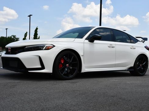 Used 2024 Honda Civic Type R image 3