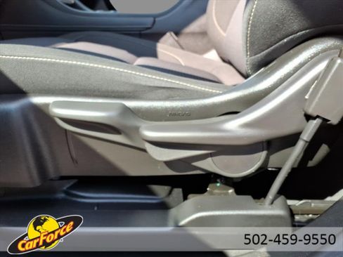 Used 2023 GMC Acadia SLE image 21