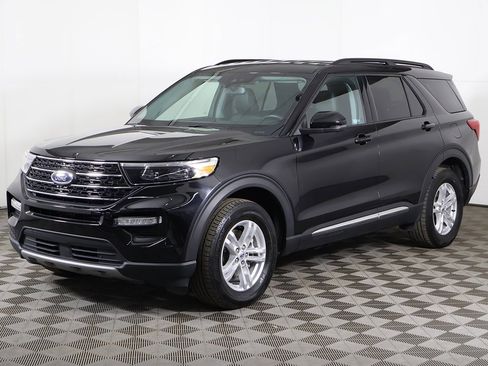 Used 2023 Ford Explorer XLT w/ Equipment Group 202A image 8